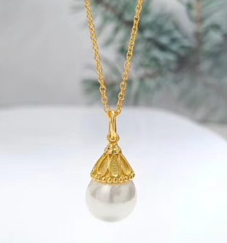 [N0147-3] Collar perla capuchón calado tono dorado