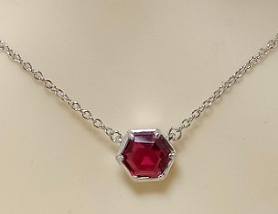 Collar Piedra Roja Hexagonal Plateado
