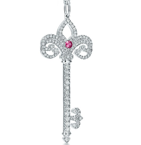 Charm llave flor de lis Tiffany Keys pavé piedra rosa