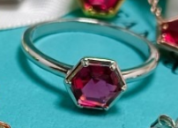Anillo Tiffany piedra rosa hexagonal plata