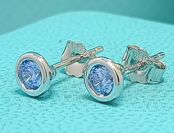 Aretes Tiffany Solitario Bisel Circonia Azul