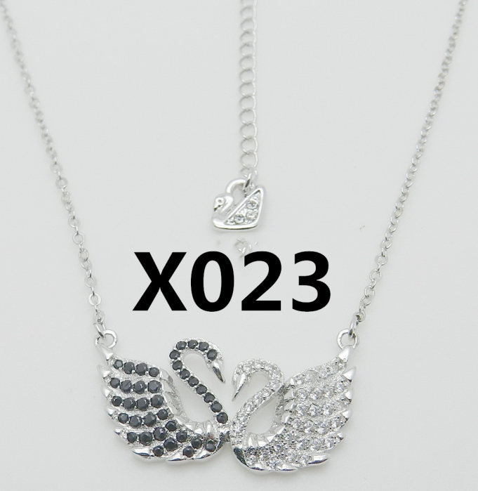 Collar Swarovski Dos Cisnes Bicolor Corazón