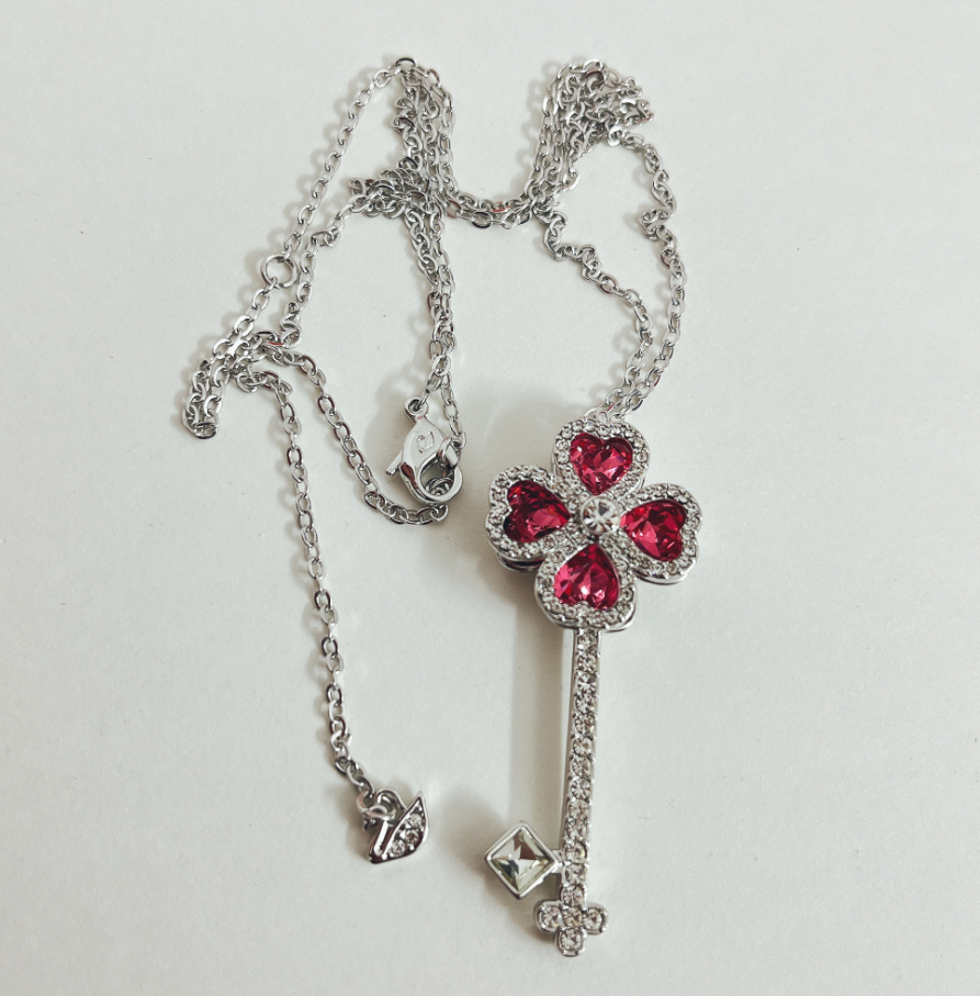 Collar Swarovski Llave Trébol Cristales Rojos