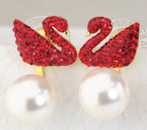Aretes Swan Cisne Cristales Rojos y Perla