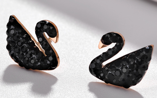 Aretes Swan Cisne Cristales Negros de Botón Oro Rosa