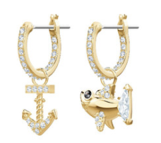 Aretes asimétricos Ancla y Tiburón tono dorado