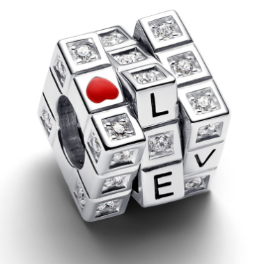 Charm cubo LOVE pavé con corazón rojo