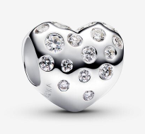 [793645C01] Charm corazón pulido con circonias dispersas