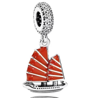 Charm colgante velero vela roja esmalte