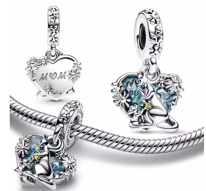 Charm colgante escena bosque Disney con margaritas