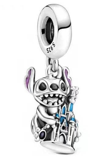 Charm colgante Disney Stitch junto al castillo