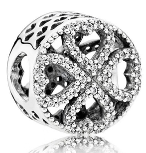 Charm Pandora bola calada corazones pavé