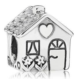 Charm casita con corazón y flores Pandora