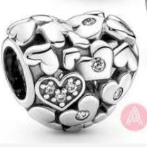 Charm esfera de corazones pavé