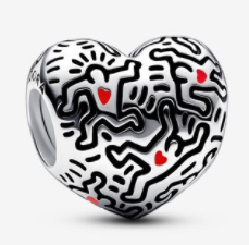Charm corazón figuras urbanas corazones rojos