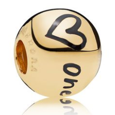 Charm Pandora bola dorada grabada One con corazón