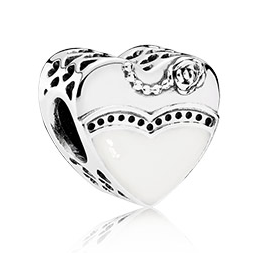 Charm corazón calado con esmalte blanco y flor