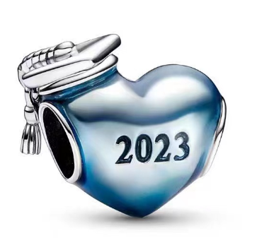 Charm Pandora corazón azul birrete 2023