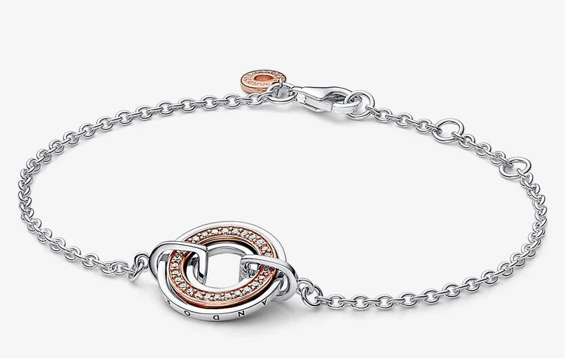 [582741C01] Brazalete Pandora Signature Aros Entrelazados