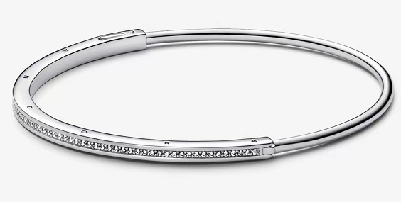 Brazalete Pandora Signature Pavé Letras Grabadas