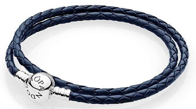 Brazalete Pandora Signature cordón trenzado azul marino doble vuelta