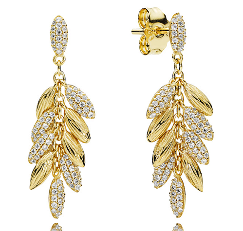 Aretes Pandora hojas colgantes pavé baño dorado