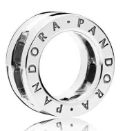 [R10] Charm Signature anillo logo Pandora plata