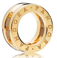 [R35] Charm Aro Logo Pandora Baño Dorado